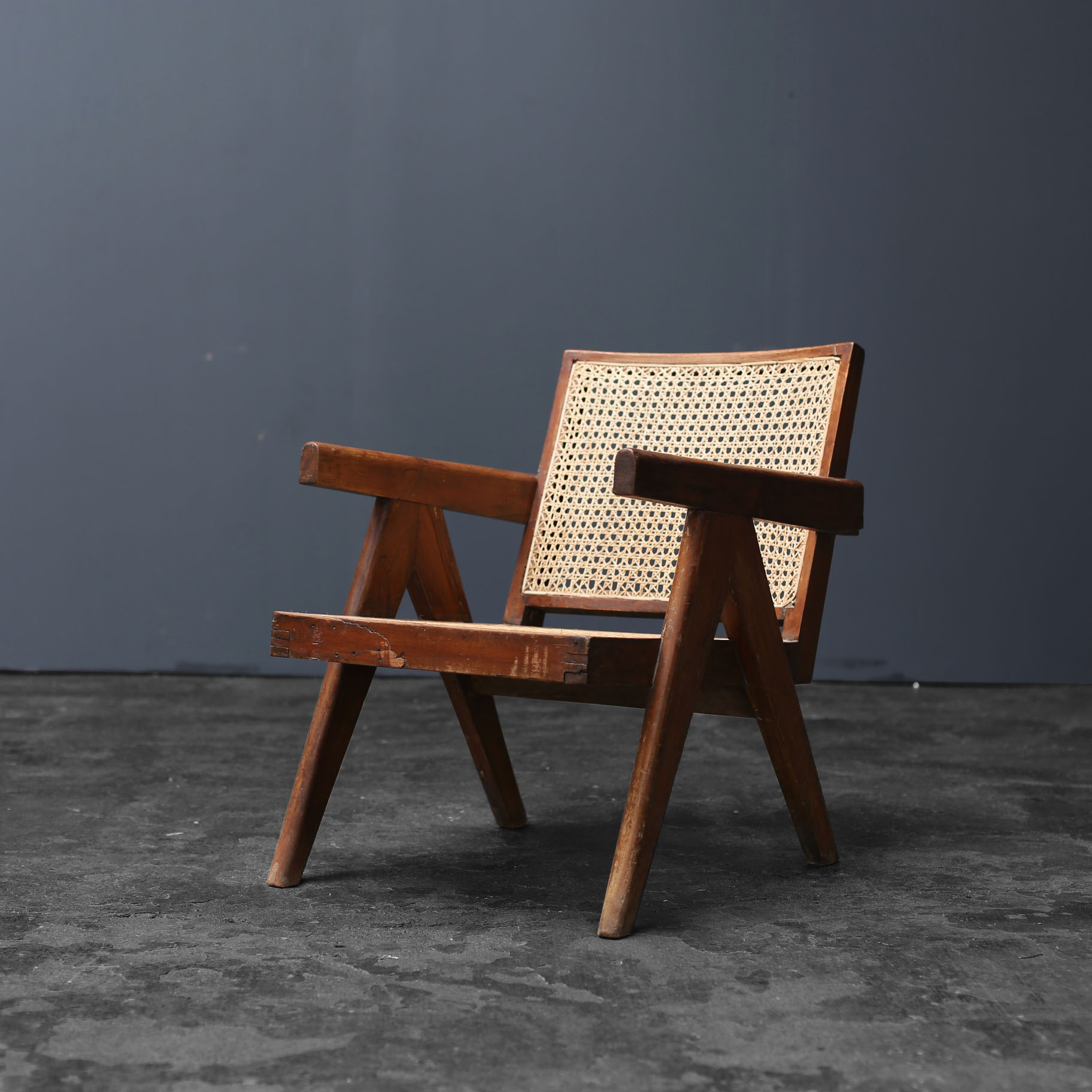 Easy Armchair by Pierre Jeanneret - Objet d' art